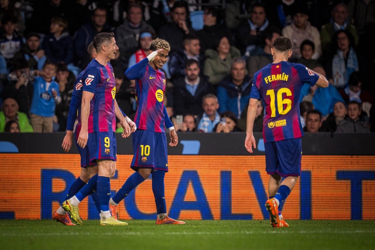 Equipe do Barcelona em campo (foto: Divulgação/Barcelona)