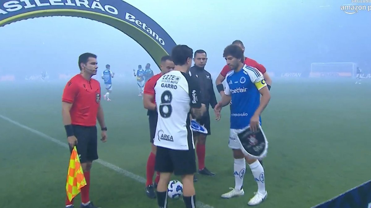 Fumaça no Mineirão atrasa início de Cruzeiro x Corinthians (foto: Reprodução/Amazon Prime)