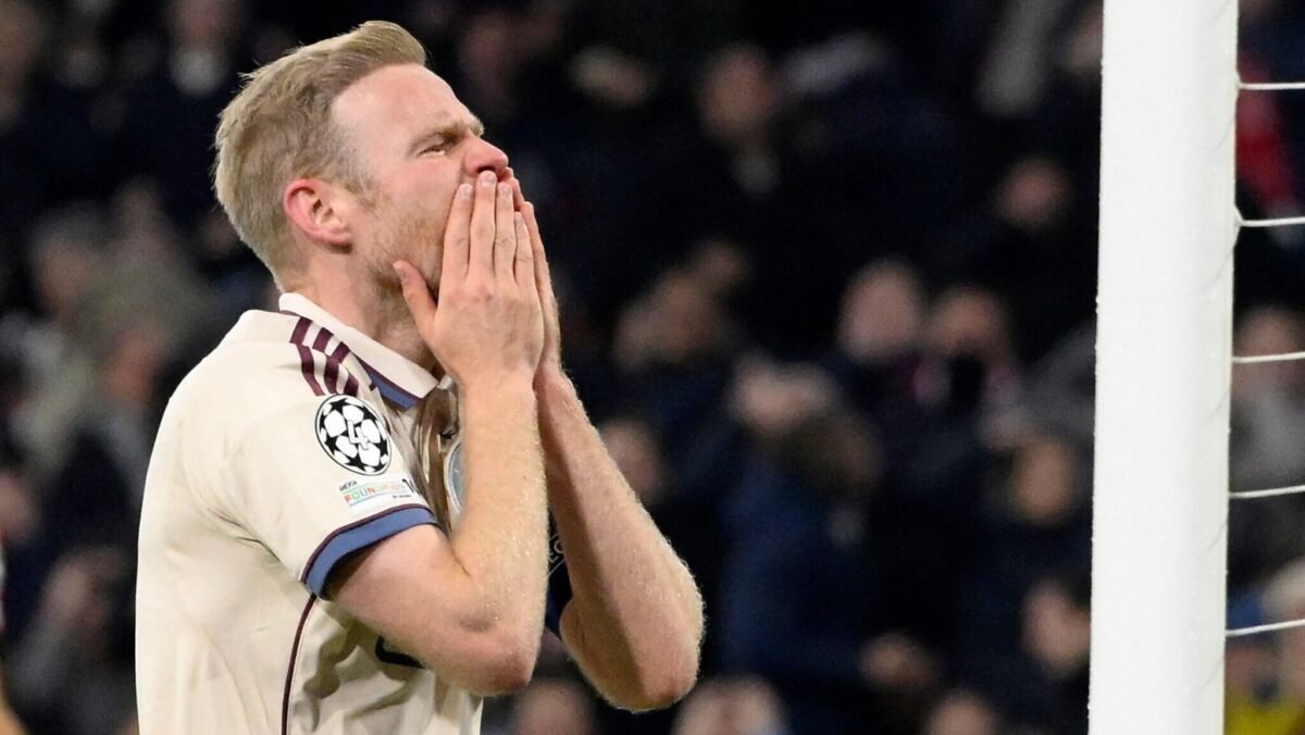 Davy Klaassen, do Ajax, lamenta durante jogo da Champions (foto: John Thys/AFP)