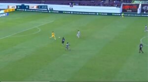 Santos falha em gol da Ferroviária - Crédito: 