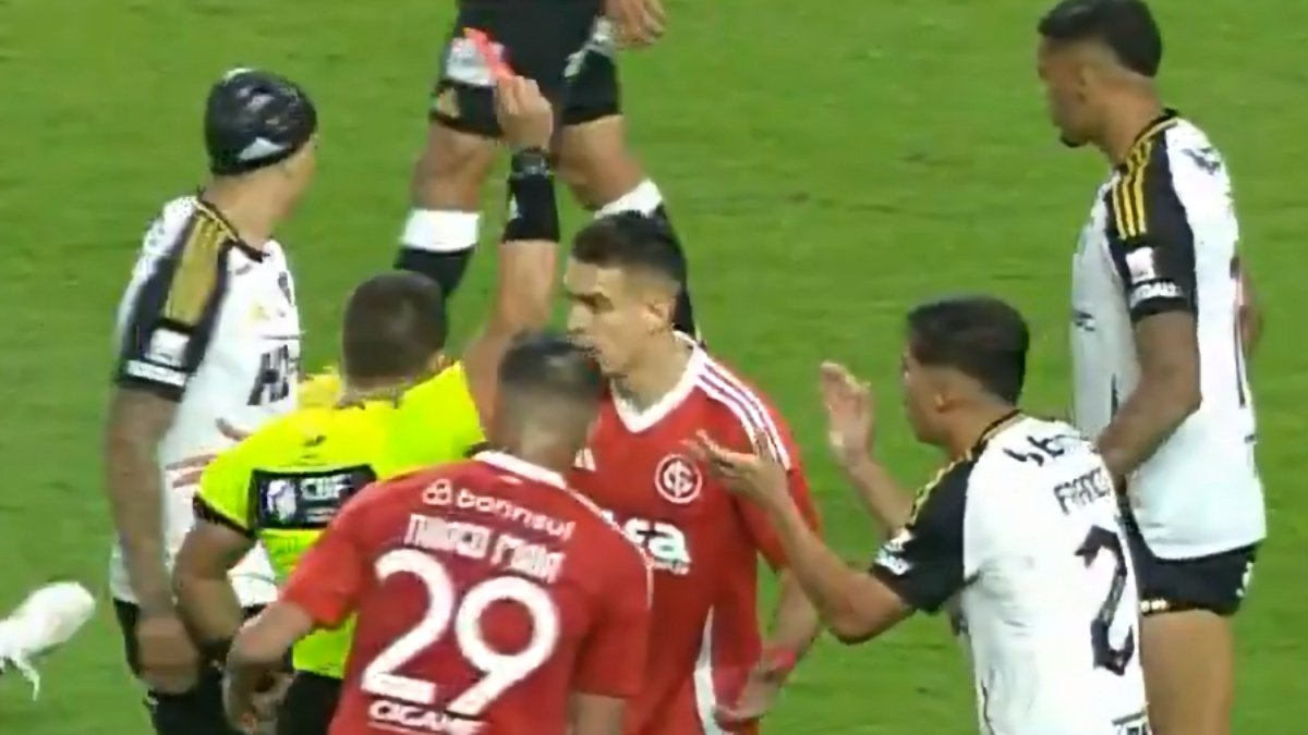 Polêmicas de Inter x Atlético no Beira-Rio (foto: Reprodução Prime Video)