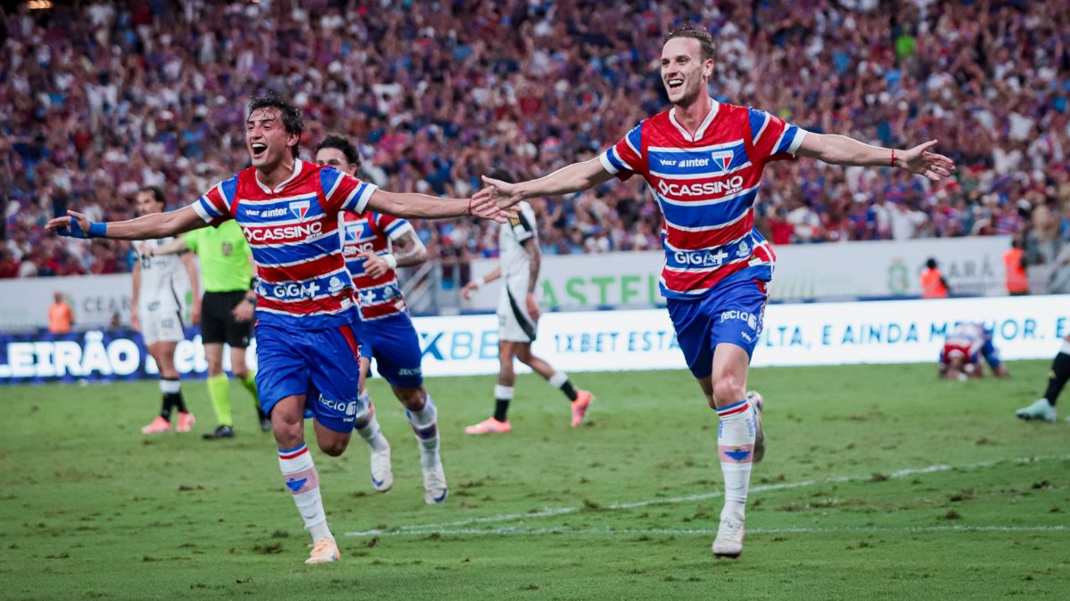 Fortaleza durante comemoração - (foto: Mateus Lotif / Fortaleza)