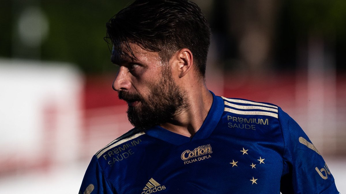 Rafael Sobis com a camisa do Cruzeiro (foto: Bruno Haddad/Cruzeiro)
