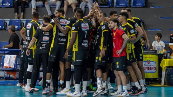 Time masculino de vôlei do Praia Clube (foto: Bruno Cunha / Praia Clube)
