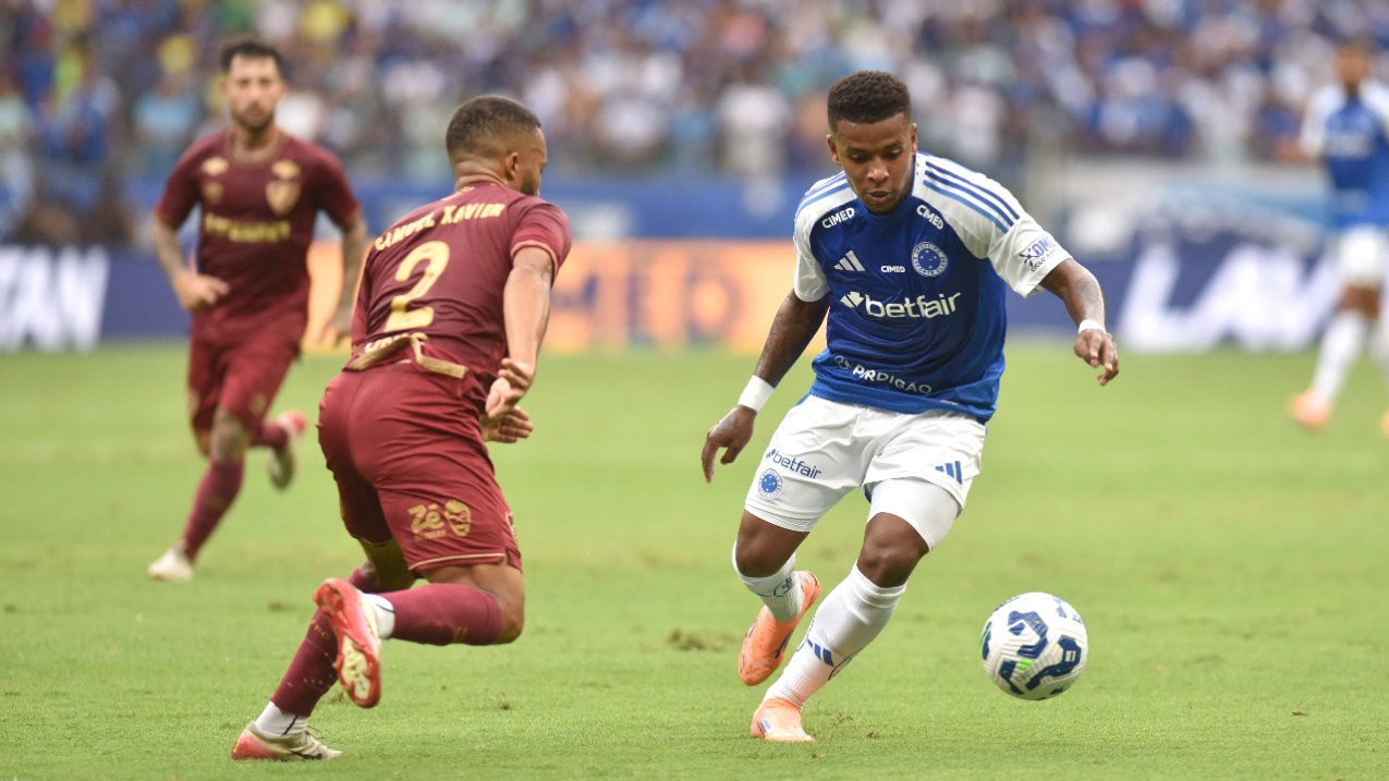 Lance do jogo entre Cruzeiro e Fluminense no Mineirão - (foto: Ramon Lisboa/EM/DA Press)