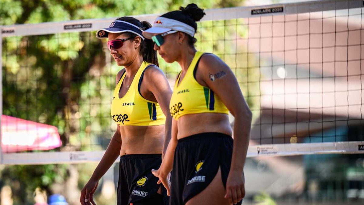 Duda e Ana Patrícia em jogo do Mundial de Vôlei de Praia (foto: Divulgação FIVB)