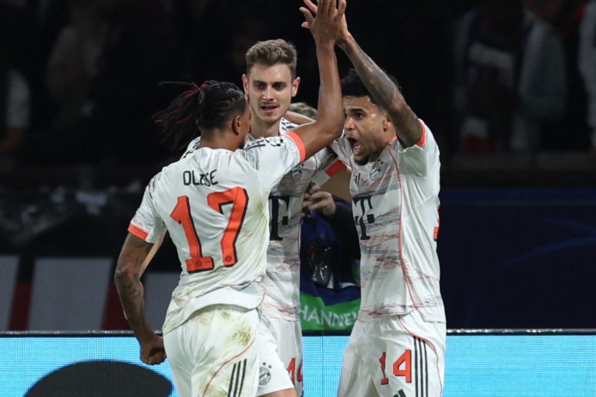 Jogadores do Bayern comemoram gol em partida da Liga dos Campeões (foto: THOMAS SAMSON/AFP)