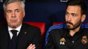 Carlo e Davide Ancelotti juntos em jogo do Real Madrid, em 2022 (foto: GABRIEL BOUYS/AFP - 8/5/2022)