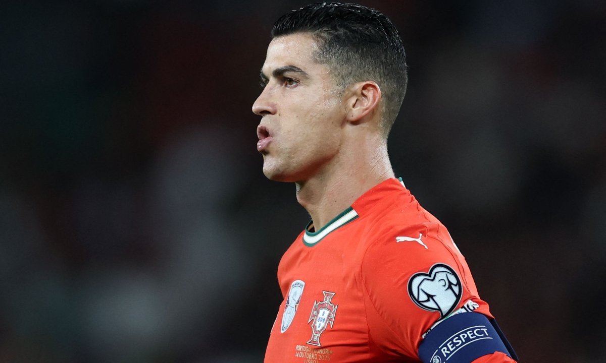 Cristiano Ronaldo em campo por Portugal (foto: PATRICIA DE MELO MOREIRA/AFP)