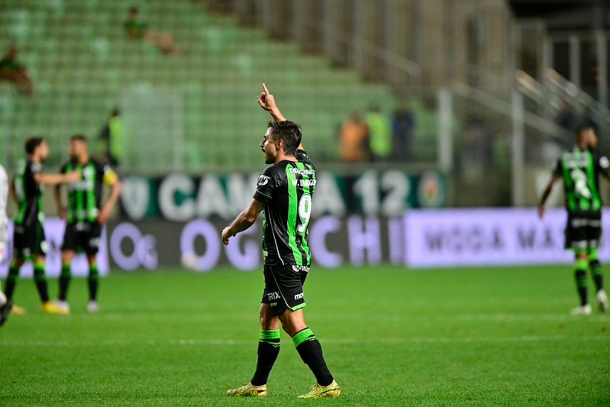Willian Bigode, atacante do América em jogo pela Série B (foto: Mourão Panda/América)