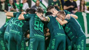 Jogadores da Chapecoense durante partida da Série B  - Crédito: 