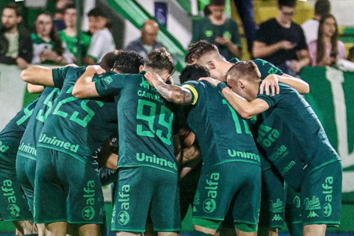 Jogadores da Chapecoense durante partida da Série B (foto: Divulgação/Chapecoense)
