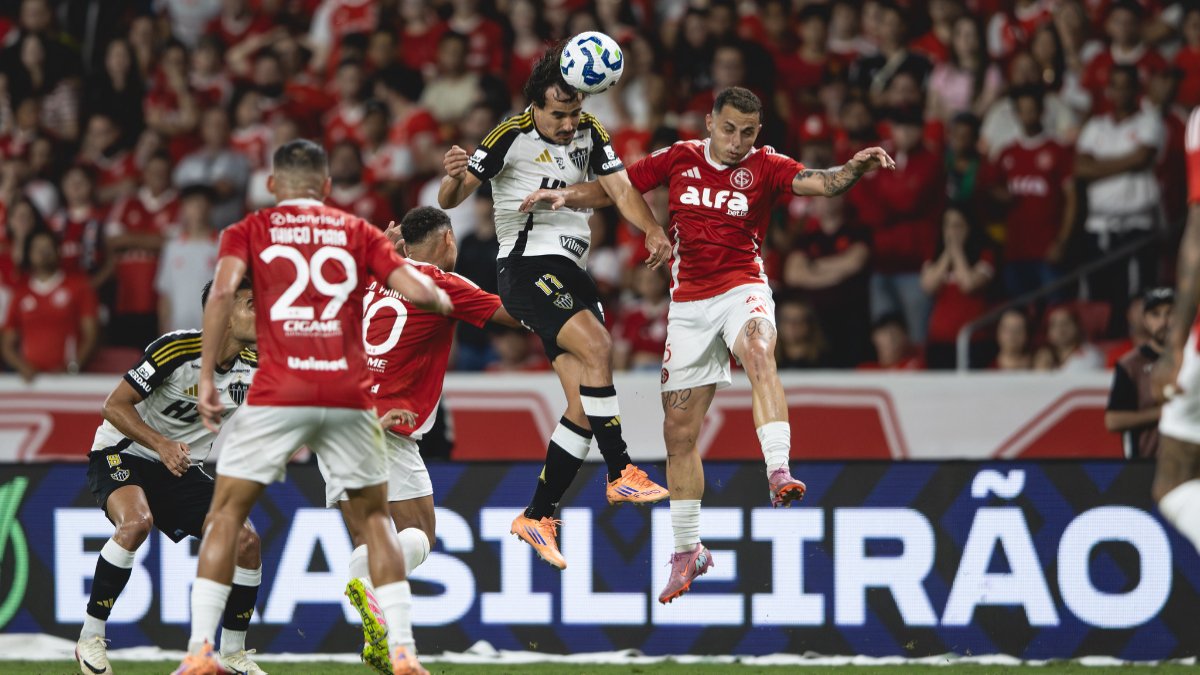 Jogo entre Internacional e Atlético no Beira-Rio (foto: Pedro Souza / Atlético)