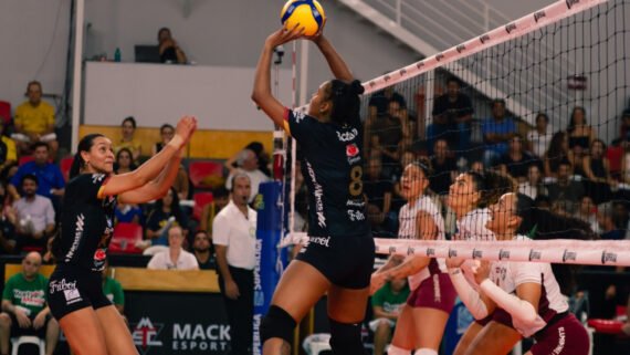 Duelo entre Mackenzie e Fluminense pela Superliga Feminina de Vôlei (foto: Alessandra Torres | @torres_foto)