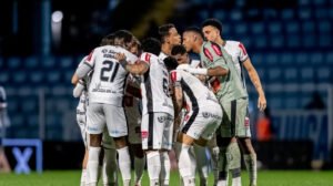Jogadores do Athletic unidos durante partida  - Crédito: 