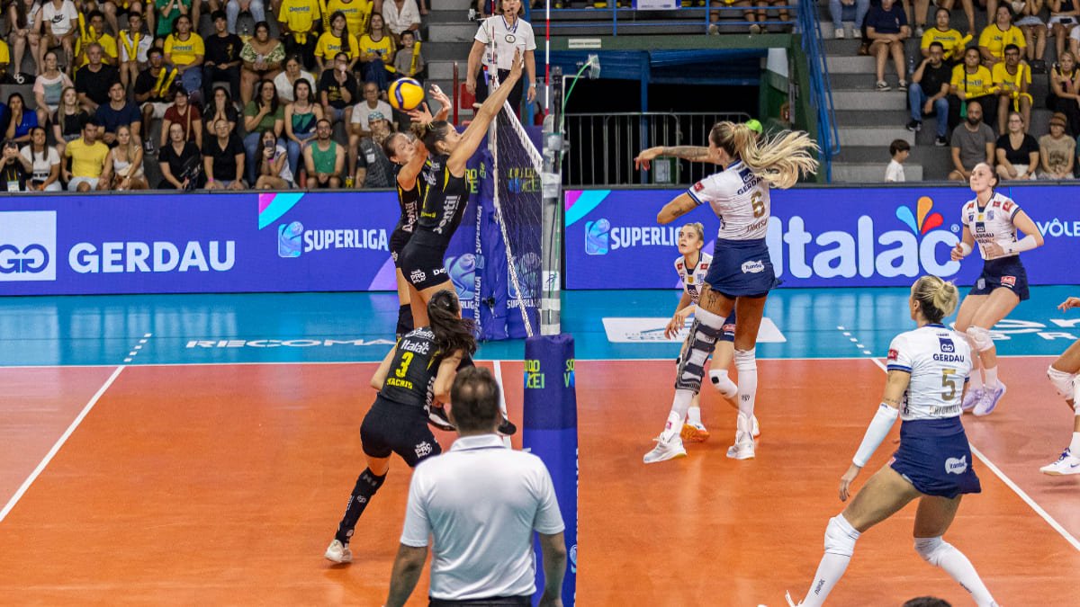 Duelo entre Praia Clube e Minas pela Superliga Feminina de Vôlei (foto: Bruno Cunha/Praia Clube)