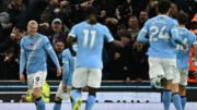 Time do Manchester City em jogo da Premier League (foto: Paul ELLIS / AFP)