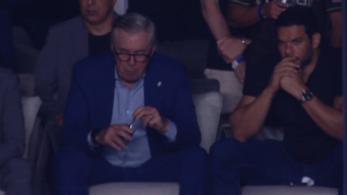 Ancelotti e Samir Xaud em São Januário em Vasco x São Paulo (foto: Reprodução Premiere)