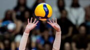 Bola de vôlei em jogo da Superliga Feminina de Vôlei (foto: Hedgard Moraes/Minas Tênis Clube)