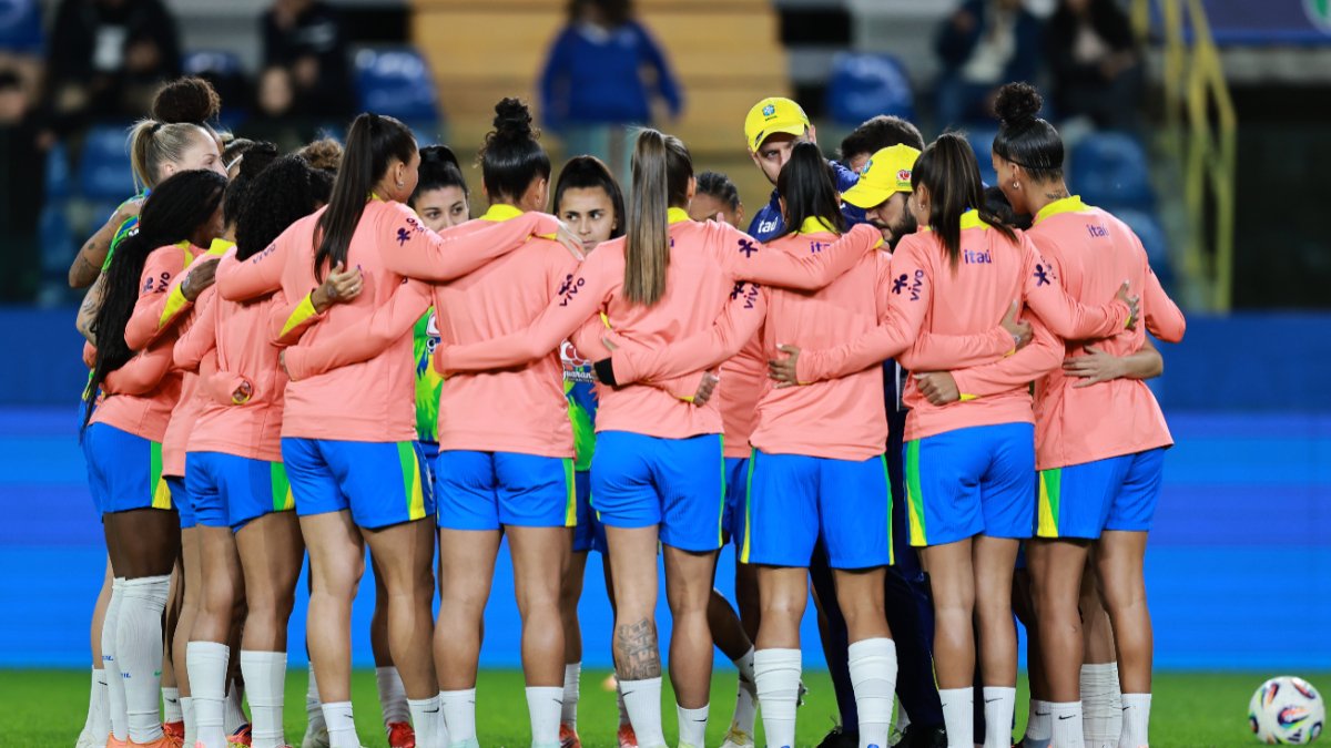 Jogadoras da Seleção Brasileira reunidas (foto: Lívia Villas Boas/CBF)