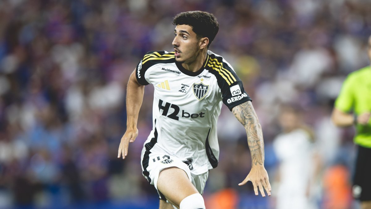 Cadu em campo pelo Atlético diante do Fortaleza, em 30 de novembro de 2025 (foto: Pedro Souza / Atlético)