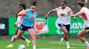 Jogadoras da Seleção Brasileira durante treino - Crédito: 