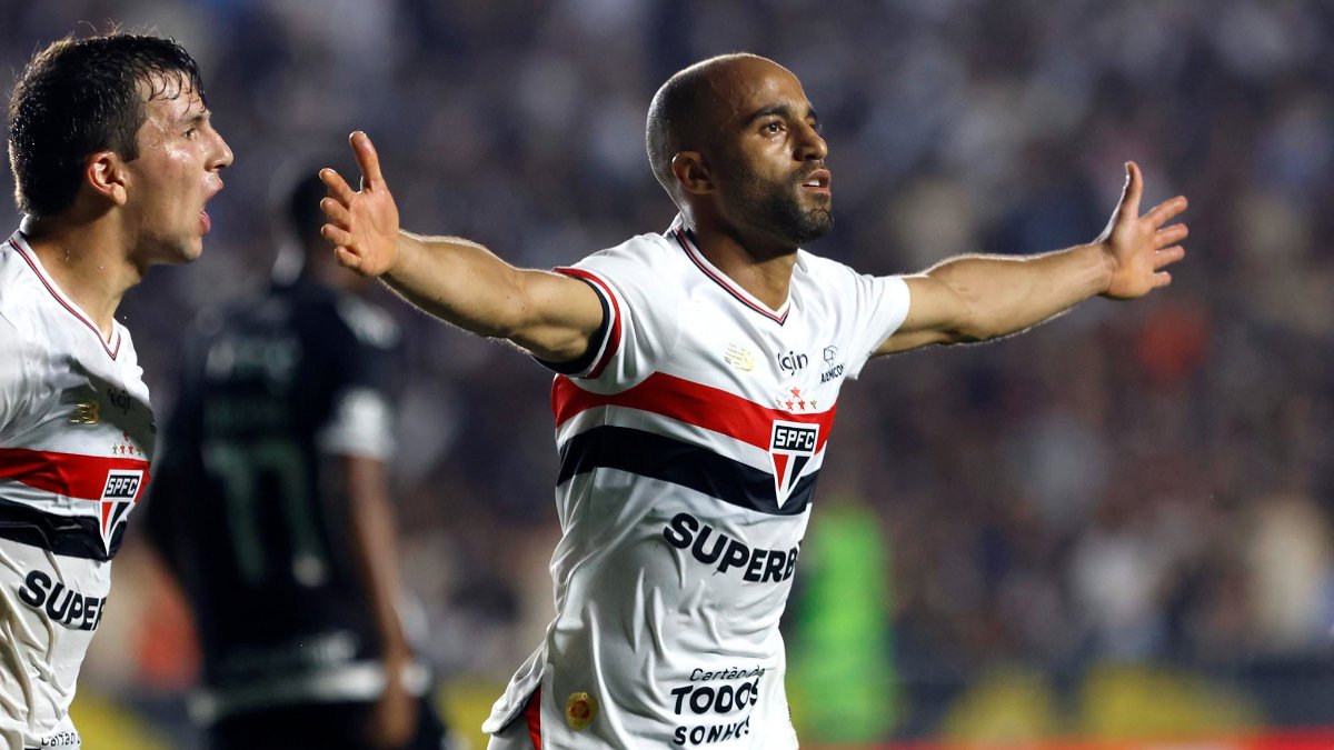 Lucas Moura comemorando gol em Vasco x São Paulo (foto: Rubens Chiri/Saopaulofc.net)