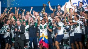 Coritiba comemora tricampeonato da Série B do Brasileiro - Crédito: 