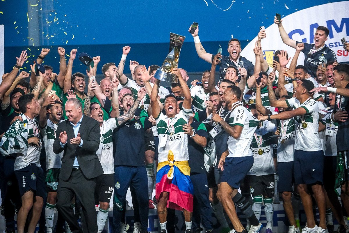 Coritiba comemora tricampeonato da Série B do Brasileiro (foto: JP Pacheco | Coritiba)