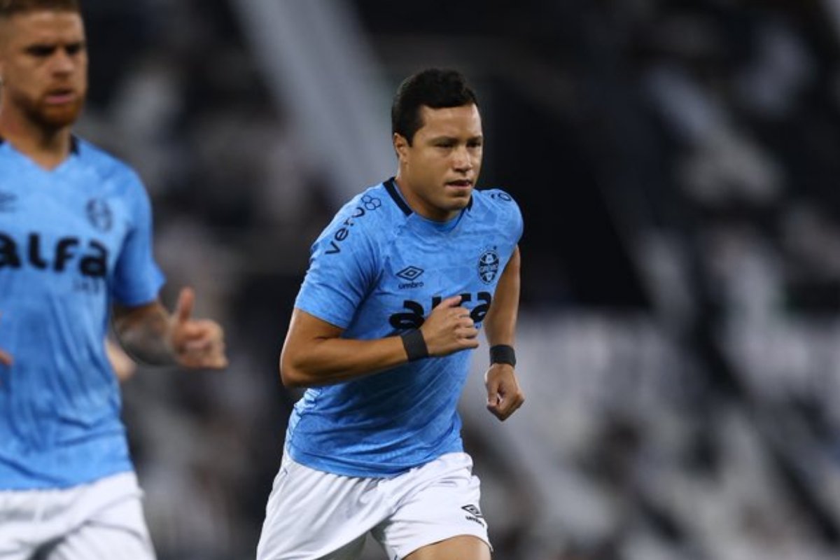 Atleta do Grêmio correndo em aquecimento (foto: Lucas Uebel/Grêmio)