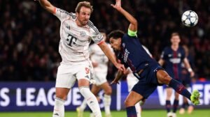 Harry Kane disputa bola com Marquinhos em PSG x Bayern - Crédito: 