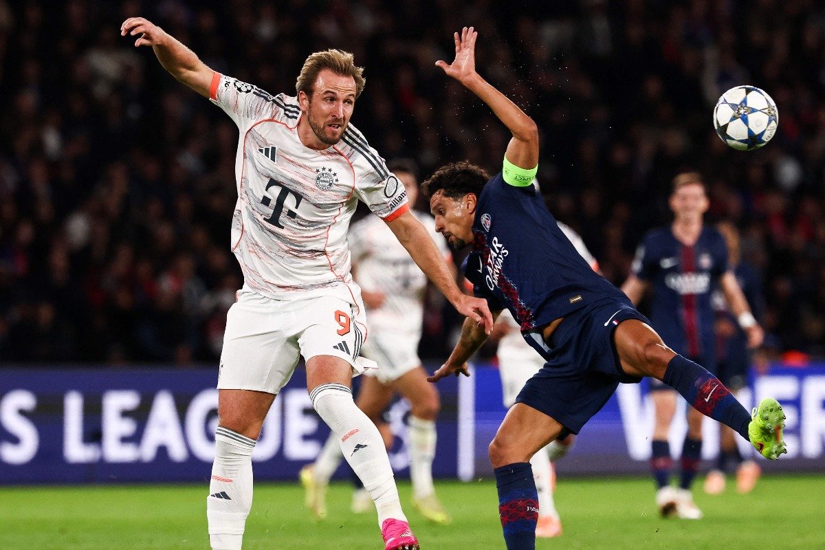 Harry Kane disputa bola com Marquinhos em PSG x Bayern (foto: FRANCK FIFE/AFP)