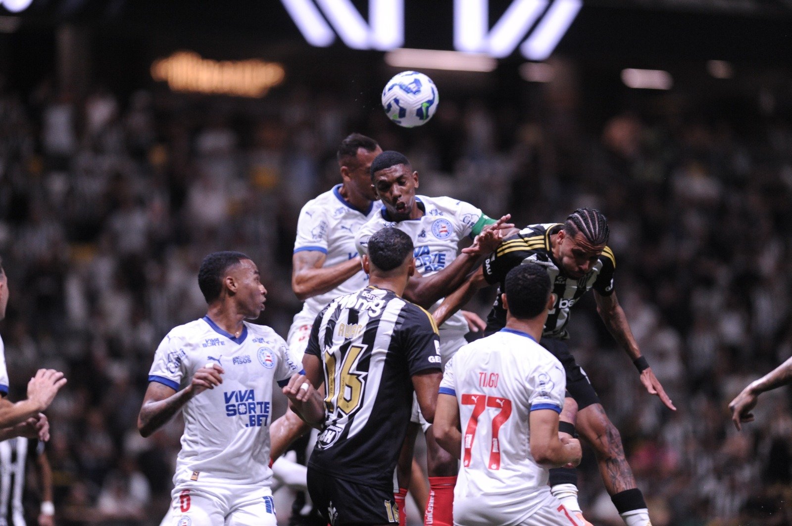 Lance do jogo entre Atlético e Bahia, na Arena MRV - (foto: Alexandre Guzanshe/EM/D.A. Press)