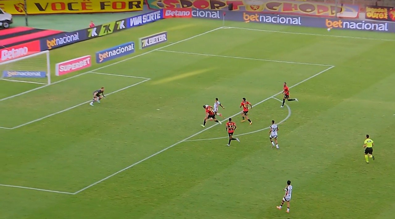 Rony perdeu chance incrível de gol durante duelo entre Atlético e Sport pelo Brasileiro - (foto: Reprodução/Premiere)