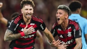 Jogadores do Flamengo comemoram gol contra o Santos - Crédito: 