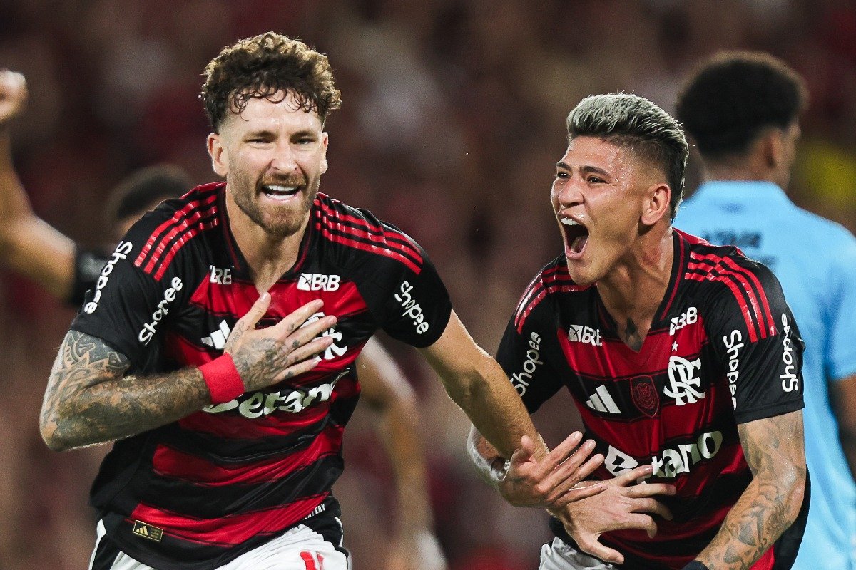 Jogadores do Flamengo comemoram gol contra o Santos (foto: Gilvan de Souza/Flamengo)