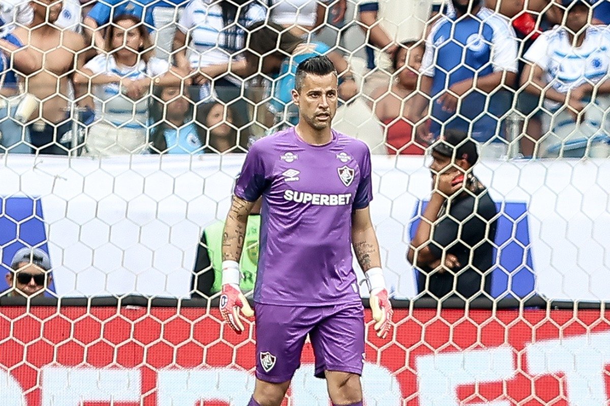 Fábio em ação pelo Fluminense contra o Cruzeiro (foto: Lucas Merçon/Fluminense)