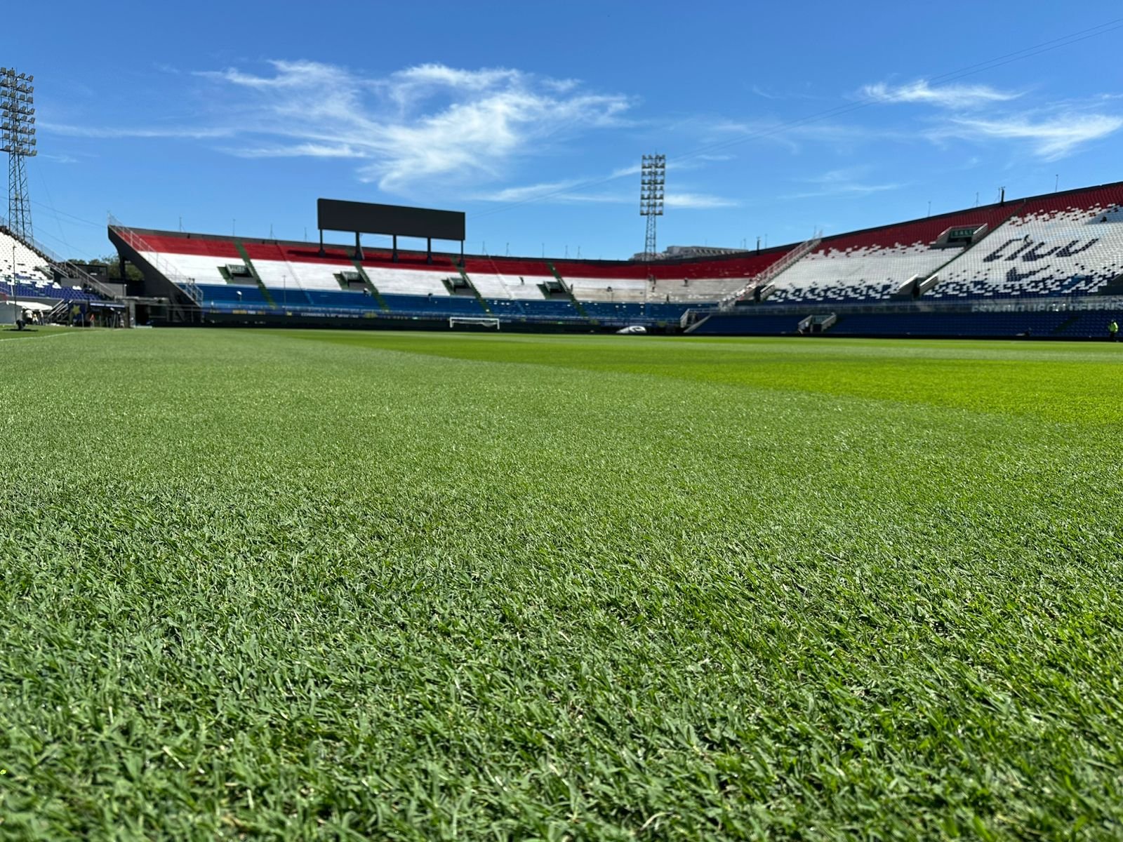 O gramado do Estádio Defensores del Chaco antes da final da Sul-Americana