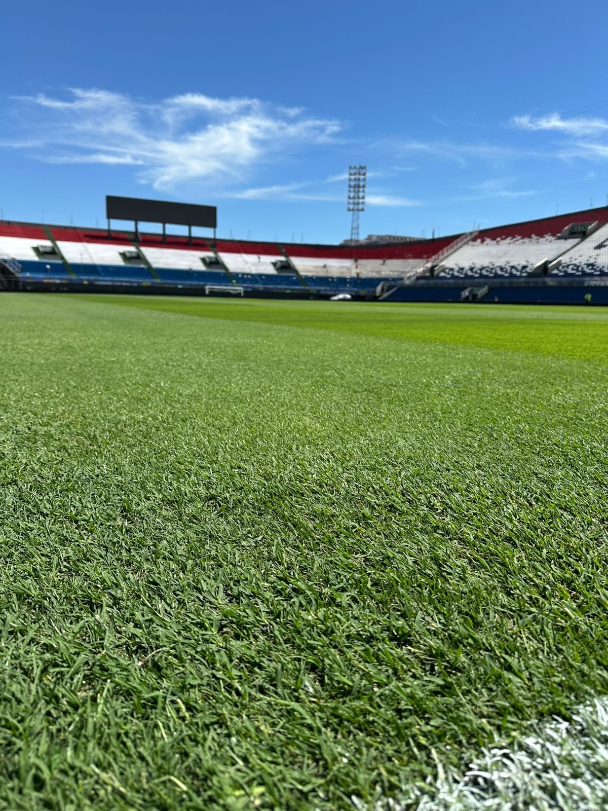 O gramado do Estádio Defensores del Chaco antes da final da Sul-Americana