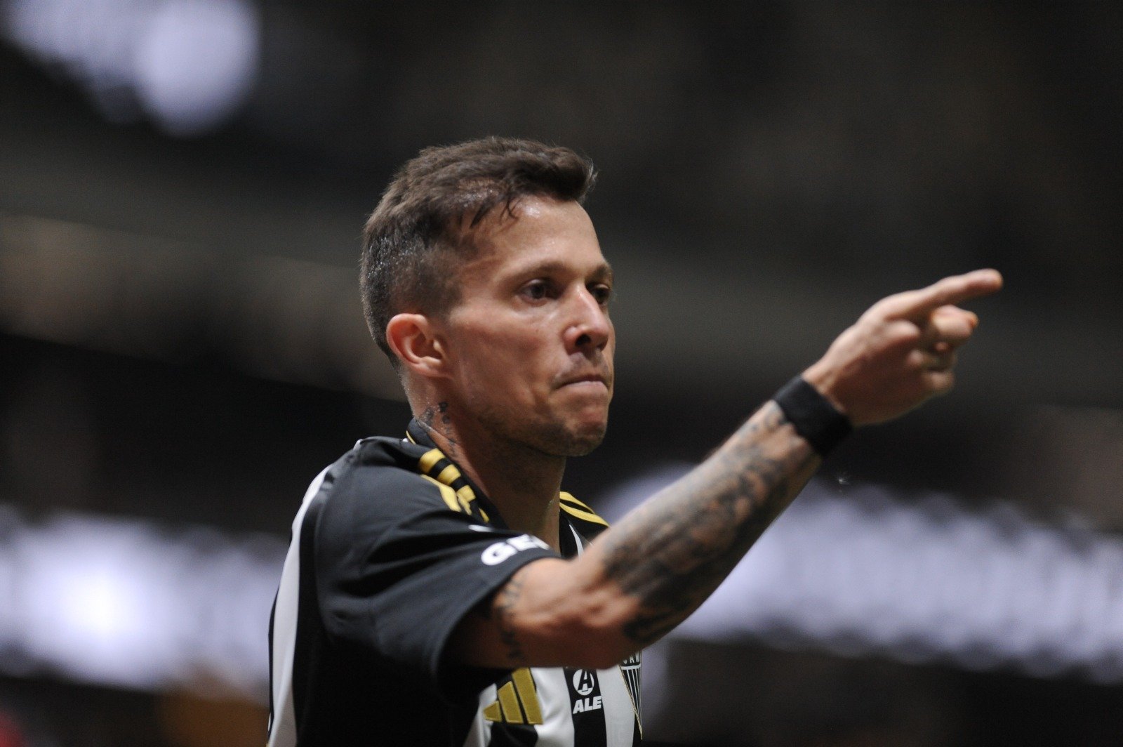 Bernard comemora gol pelo Atlético diante do Flamengo (foto: Alexandre Guzanshe/EM/D.A. Press)