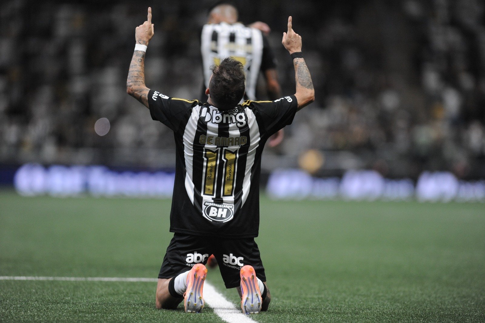 Bernard comemora gol pelo Atlético diante do Flamengo (foto: Alexandre Guzanshe/EM/D.A. Press)
