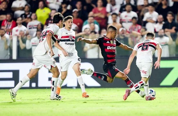 São Paulo e Flamengo ficam no empate na Vila Belmiro (foto: Foto: Gilvan de Souza / Flamengo)