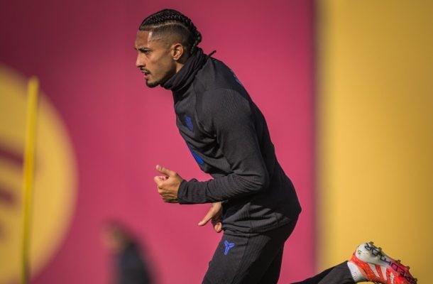 Raphinha durante treinamento no Barcelona (foto: Foto: Divulgação)