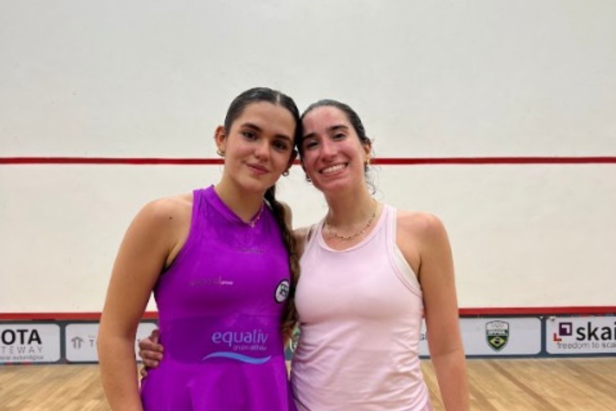 Atletas de squash posando para foto (foto: Virgínia Muniz/BH)