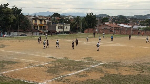 Edu estreou pelo Elenco Fabuloso, time de várzea de São Gonçalo, no Rio de Janeiro (foto: Reprodução/Instagram)
