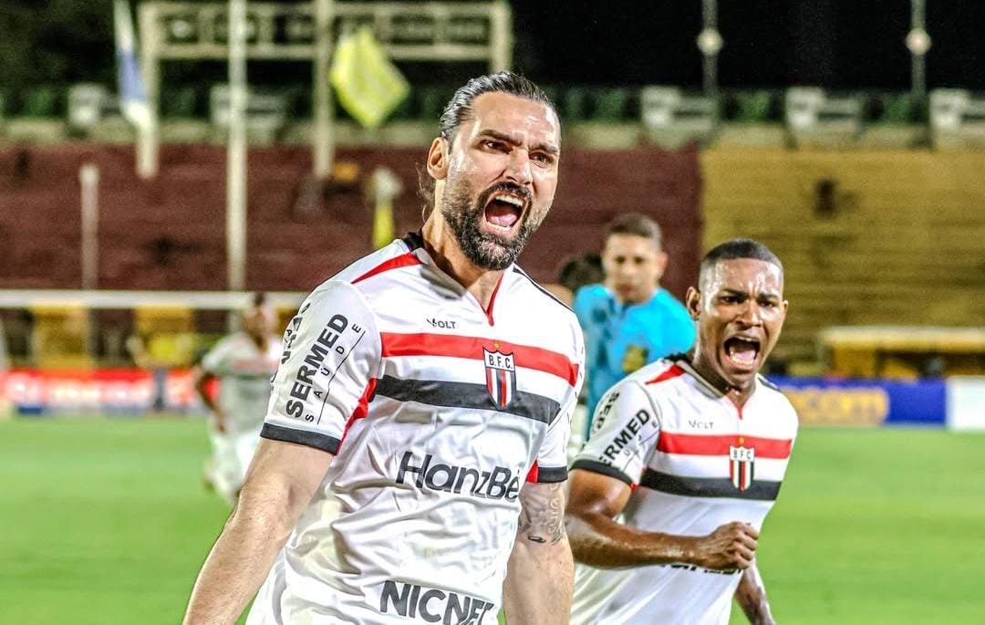 Léo Gamalho marcou na vitória do Botafogo-SP sobre o Volta Redonda (foto: Divulgação/Botafogo-SP)