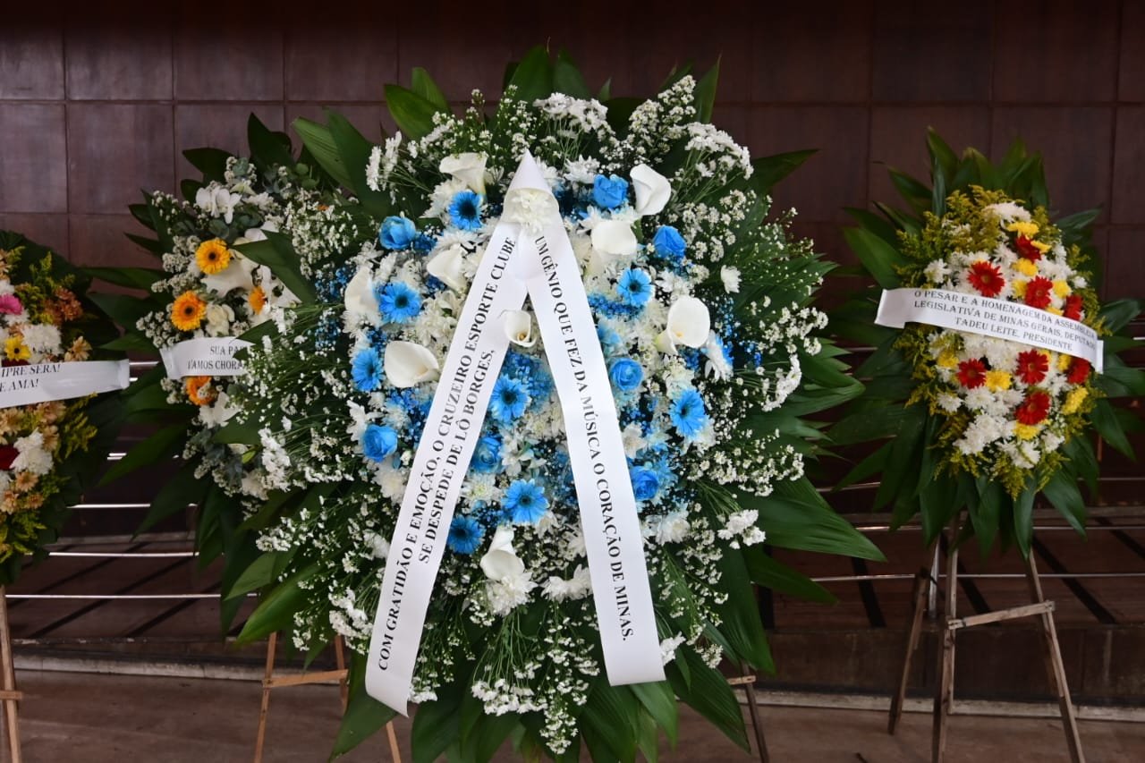Cruzeiro envia coroa de flores ao velório de Lô Borges - (foto: LeandroCouri/EM/D.A Press)