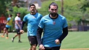 Léo Gamalho durante treino  - Crédito: 