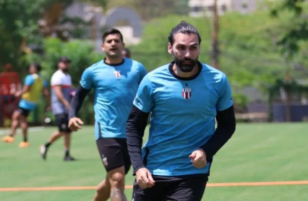 Léo Gamalho durante treino (foto: Divulgação/Botafogo-SP)