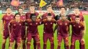 Equipe da Roma posa para foto (foto: Divulgação/Roma)